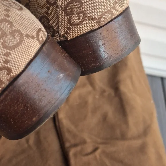 Gucci Beige Loafers with Green and Red Stripes - Picture 7 of 11